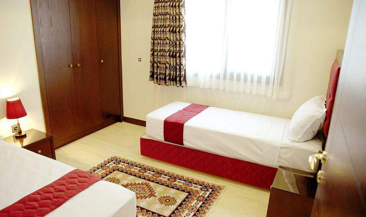 سوئیت یک خوابه استاندارد سه تخته